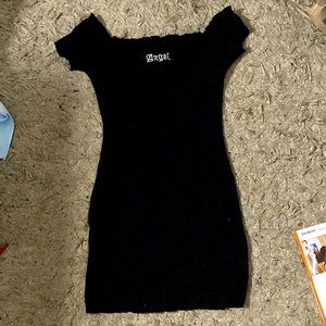 This is a black dress. Its a medium in US & UK sizes.